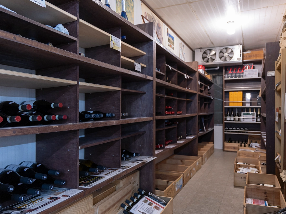 酒舗たかはしのワイン専用貯蔵庫